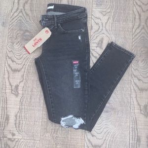 Levi’s 711 Skinny Jeans